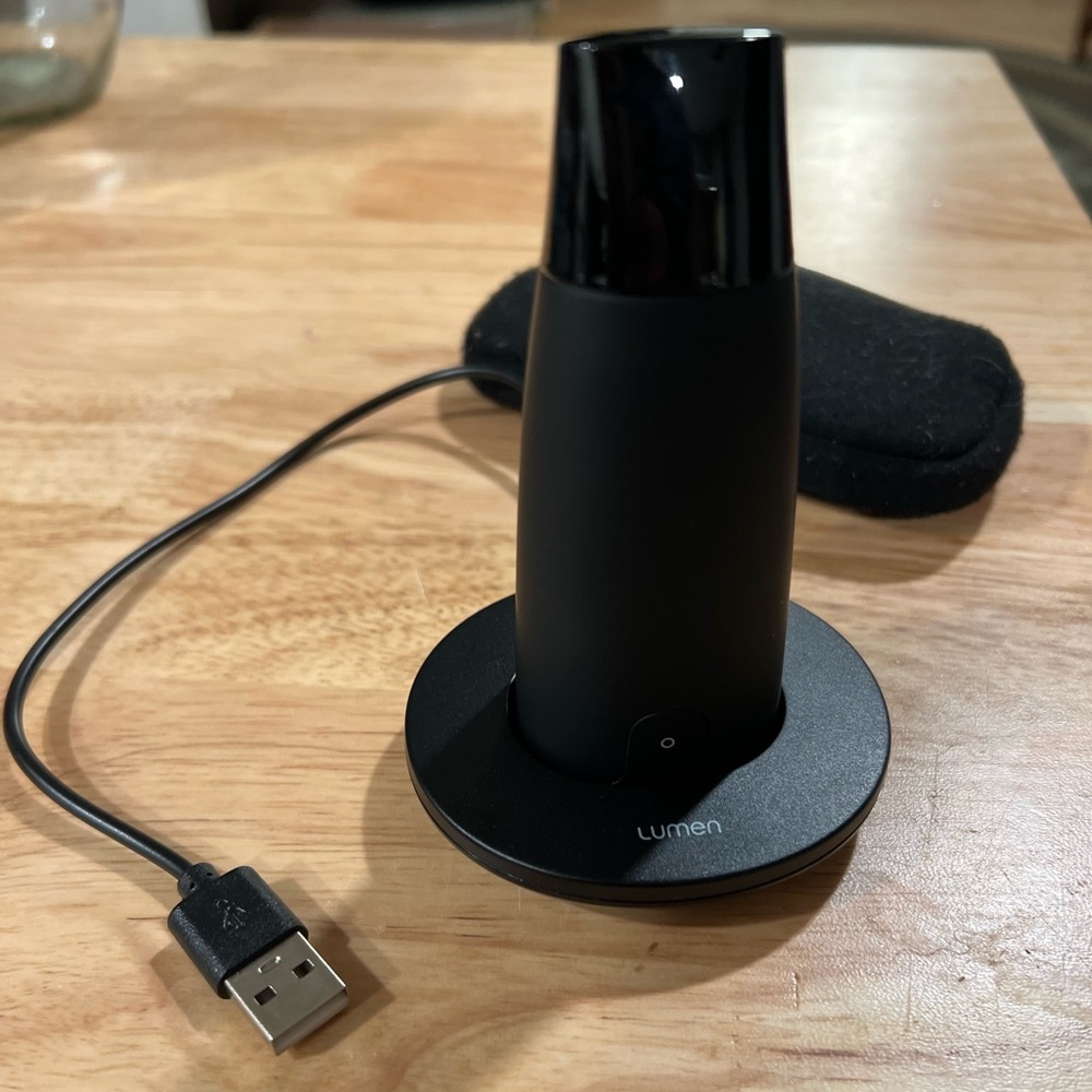 Lumen Metabolism tracker with case and charging base